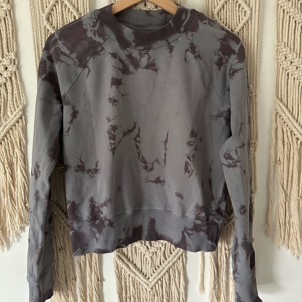 Lululemon crewneck
